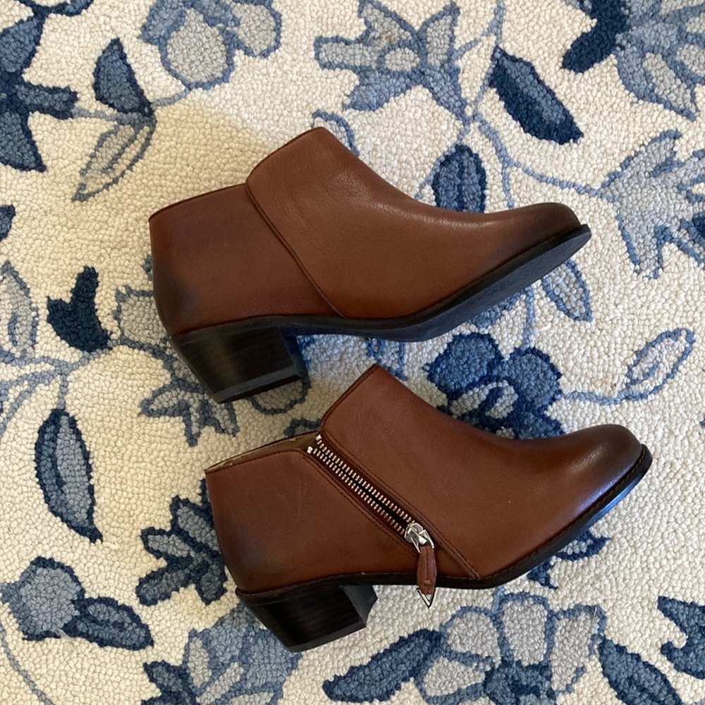 NWOT box Vionic 7 WIDE Jolene Mocha Leather ankle booties